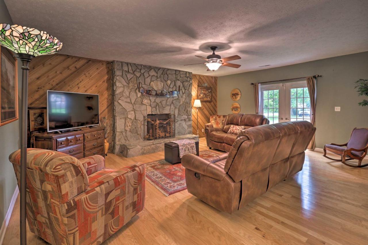 Hendersonville Home With Fire Pit 5 Mi To Downtown! Εξωτερικό φωτογραφία